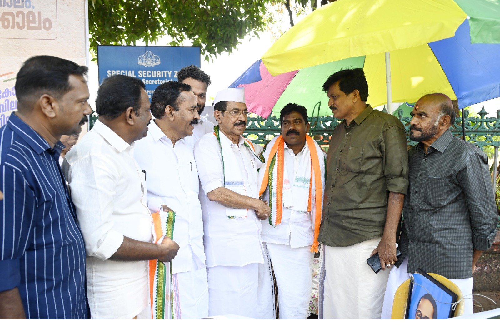 സ​ർ​ക്കാ​ർ കേ​ര​ള​ത്തെ മ​ദ്യ​ത്തി​ൽ മു​ക്കി കൊ​ല്ലാ​ൻ ശ്ര​മി​ക്കു​ന്നു: കെ​പി​സി​സി പ്ര​സി​ഡ​ന്‍റ് സ​ണ്ണി ജോ​സ​ഫ്