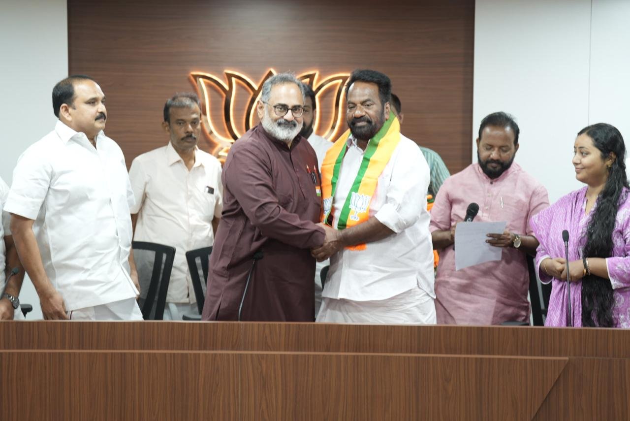 കെപിസിസി ജനറല്‍ സെക്രട്ടറി എം.ജെ. ജോബ് ബിജെപിയില്‍