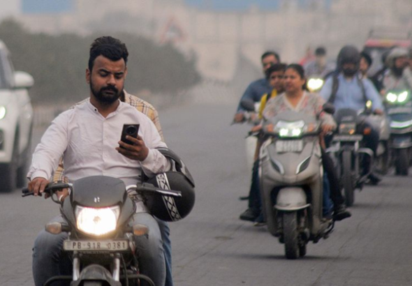 ഹെൽമറ്റ് ധരിക്കാതെ യാത്ര: 2,70,51,150 രൂപ പിഴ ഈടാക്കി